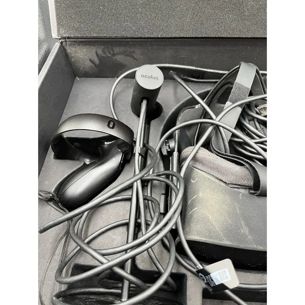 Oculus Rift CV1 Headset With 2 Base Stations And Controllers + Cable (Full Set)